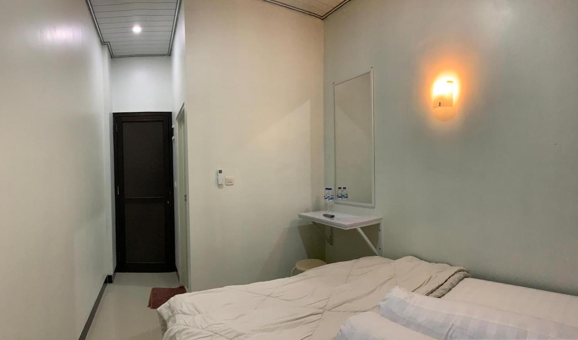 Kusuma Raya Guest House Srondolwetan Extérieur photo